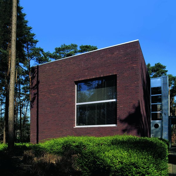 BLAUW-ROOD GENUANCEERD